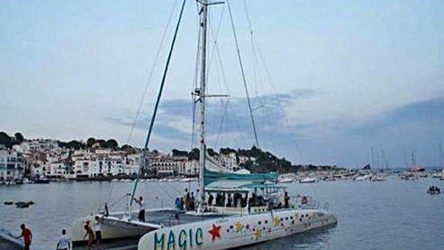 Navegar pel litoral gironí amb el Màgic Catamarà