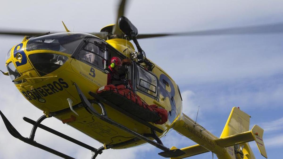 El helicóptero de los Bomberos de Asturias, en una imagen de archivo.