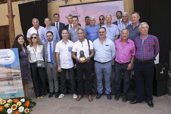 FUERTEVENTURA - PREMIOS TURISMO ISLAS CANARIAS 2016 - EN LA FOTO : Trabajadores de los Centros de Arte, Cultura y Turismo de Lanzarote. - 29-09-16