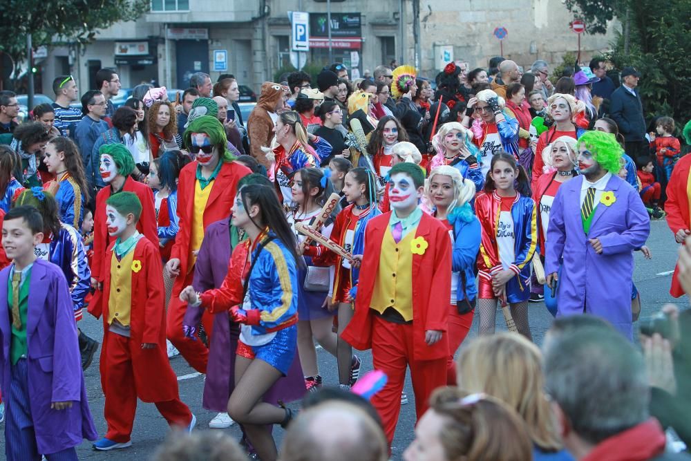 Las comparsas participantes en el desfile.