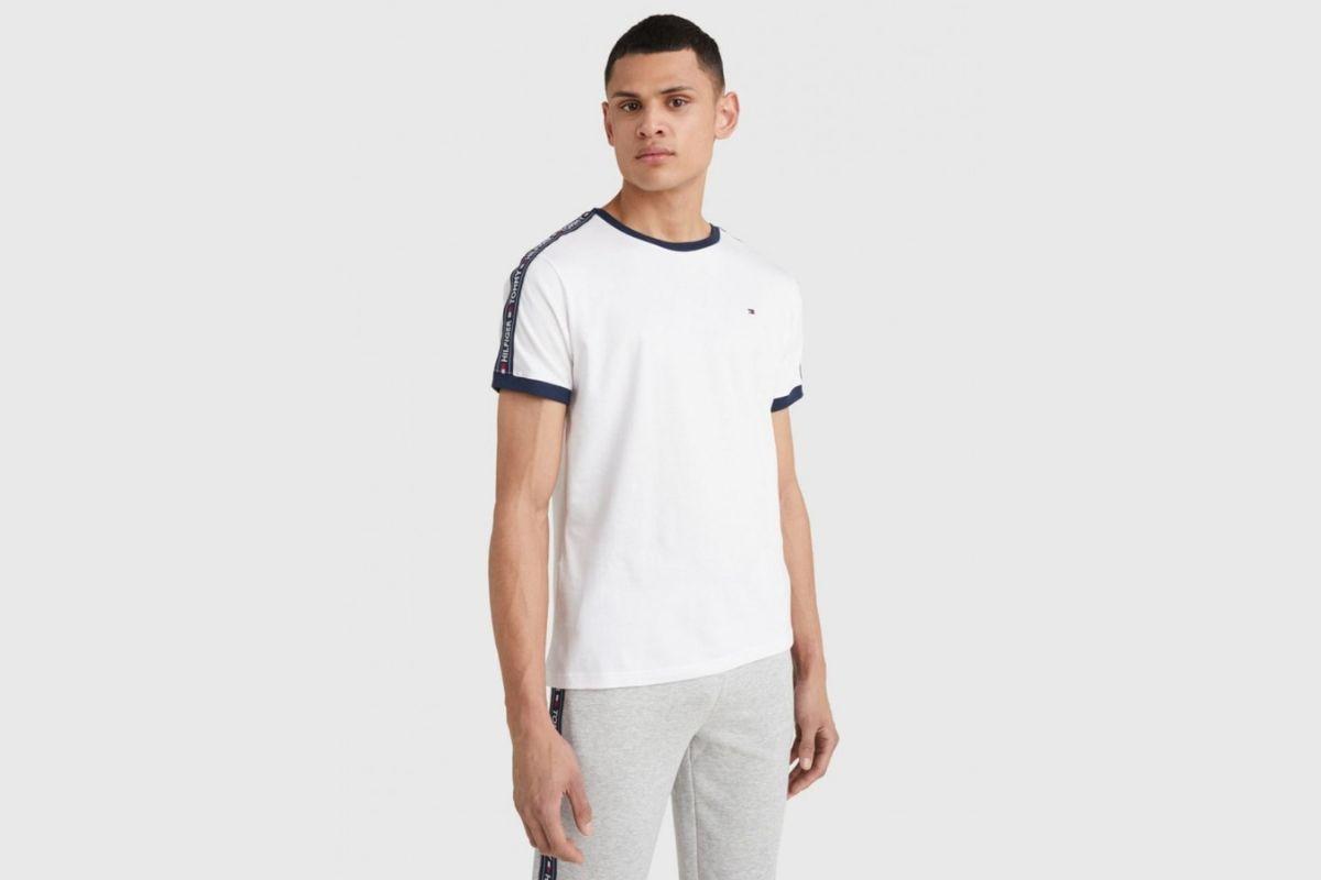 Tommy Hilfiger está de rebajas: esta camiseta de algodón solo cuesta 25 euros