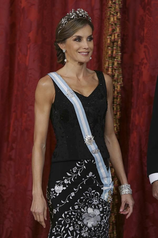 Letizia Ortiz deslumbra en la cena de gala ofrecido en honor al presidente del Estado de Israel y su mujer