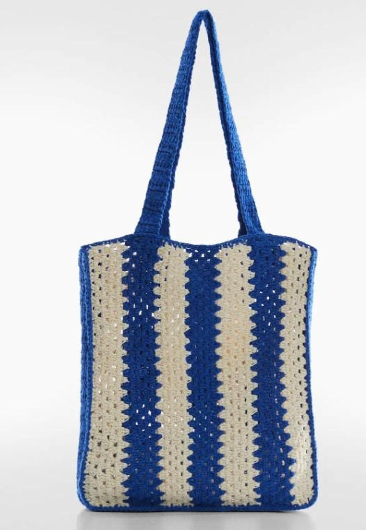 Bolso saco crochet de Mango en azul