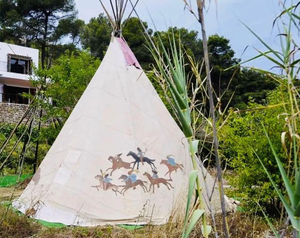 Uno de los tipis de la finca