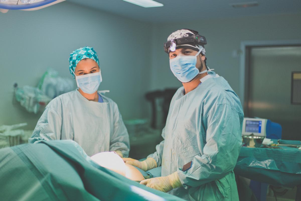 El equipo médico de Clínica Silfid destaca por ser profesional y altamente cualificado.