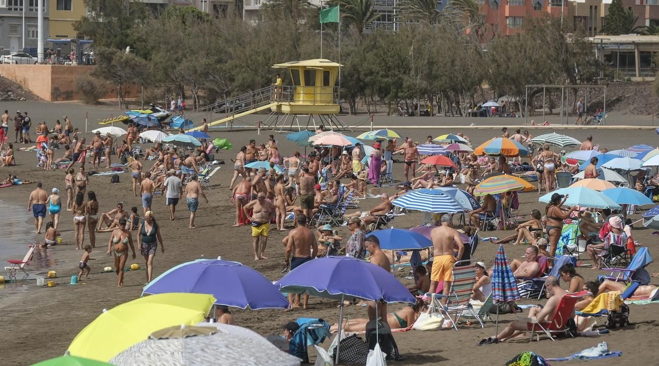 Domingo de calor y playa en Melenara