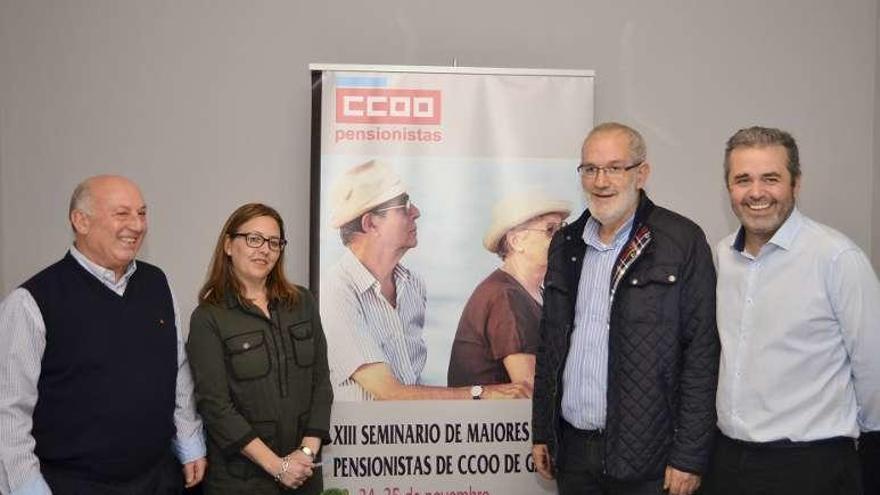 Representantes de CCOO, ayer, en A Coruña.