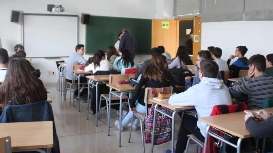 Alumnos de un instituto de Palma durante una clase.