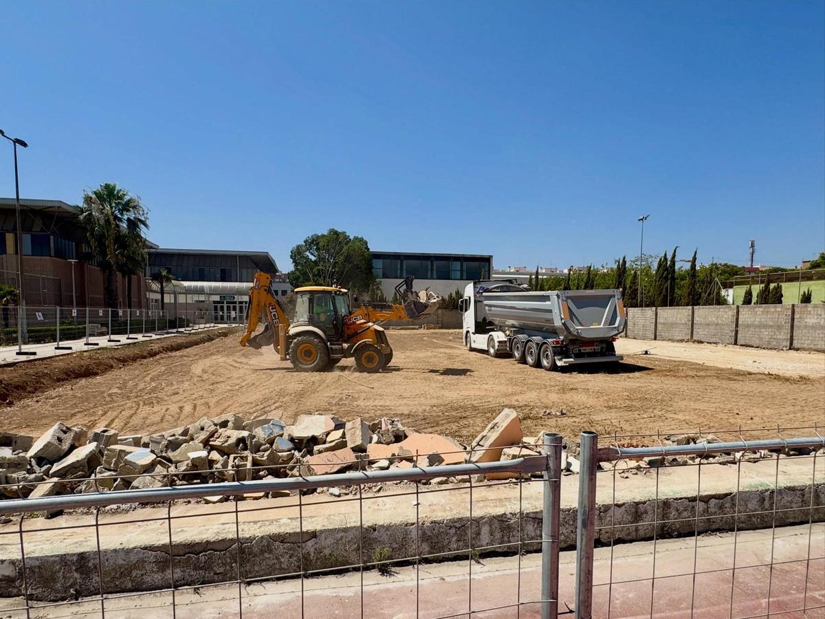 Inicio de las obras de la pista cubierta del polideportivo de Picassent.