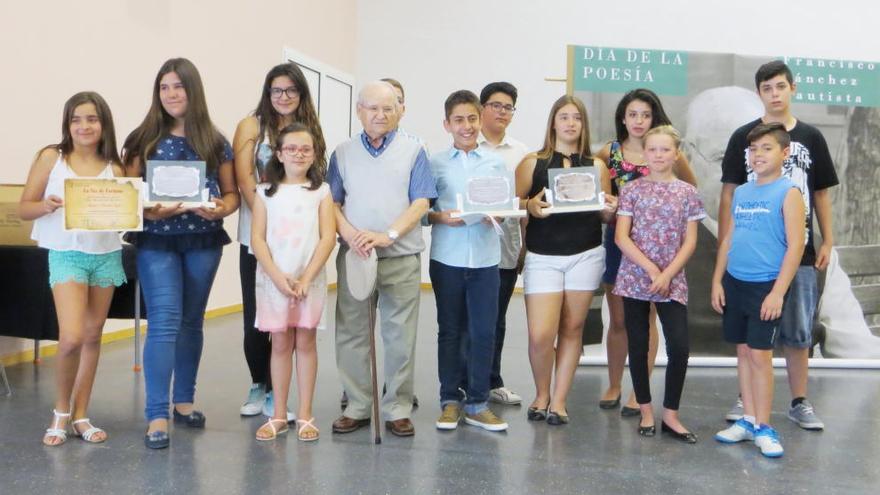 Sánchez Bautista cumple 90 años rodeado de juventud