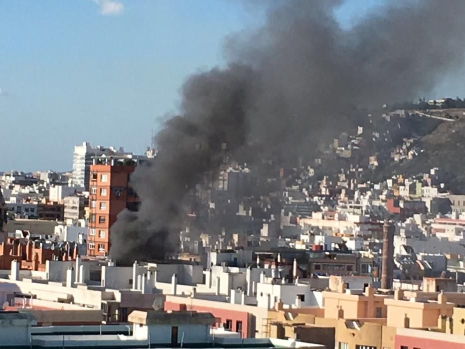 Incendio en una vivienda en León y Castillo