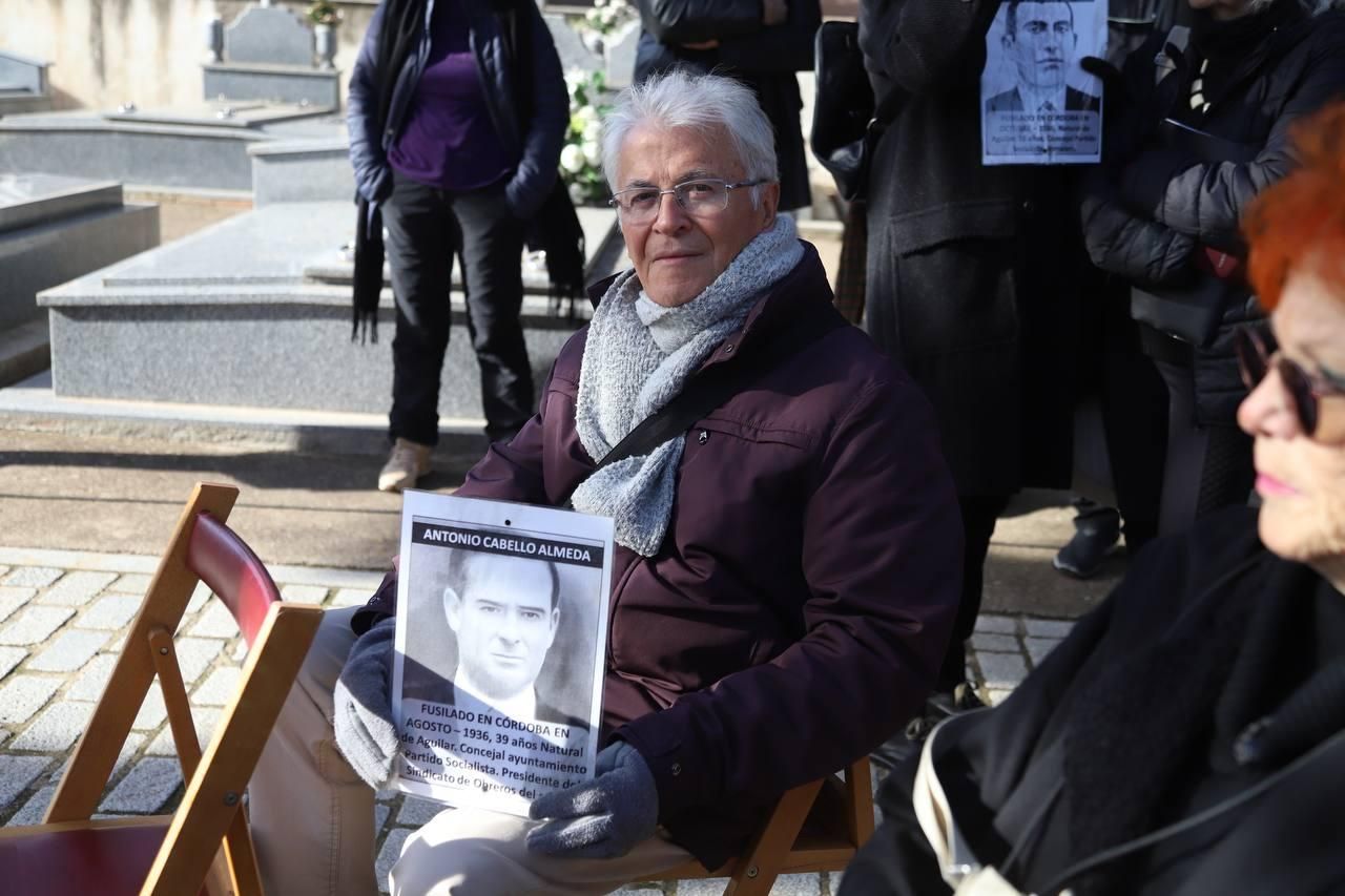 Acto en memoria de las víctimas del franquismo en el cementerio de la Salud