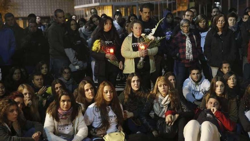 Amigos y familiares recuerdan a las cinco víctimas del Madrid Arena y exigen justicia