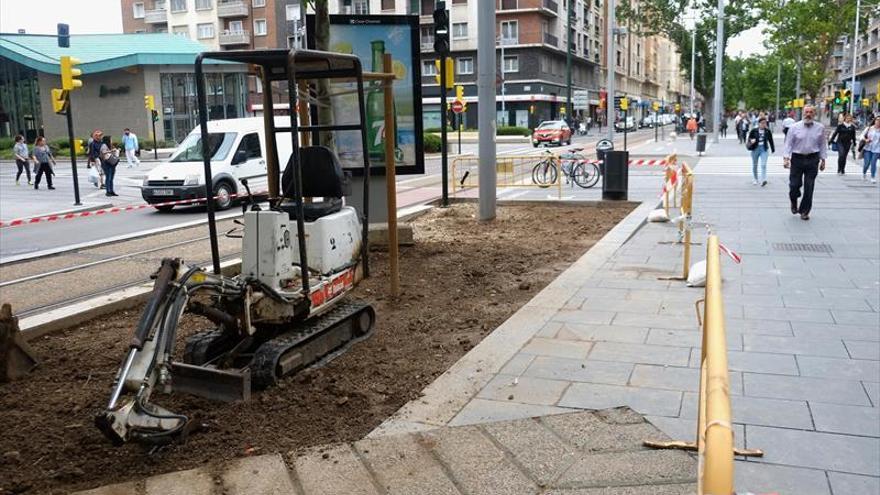 Comienza la instalación de los nuevos parterres en Gran Vía