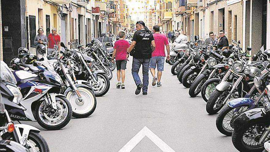 Un centenar de moteros se citan en los festejos del barrio del Roser