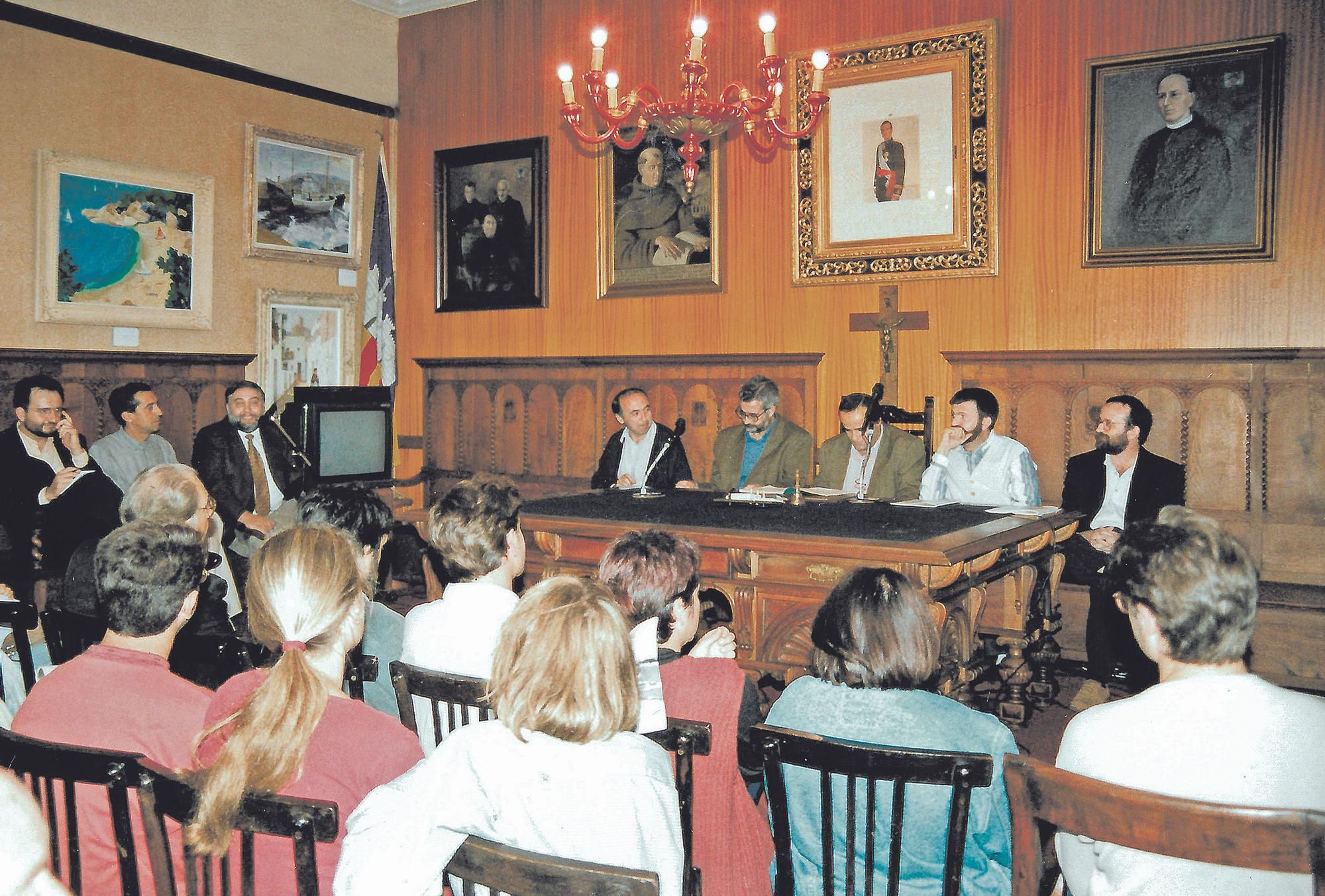 Mesa redonda sobre prensa en catalán, sa Fira 1995.