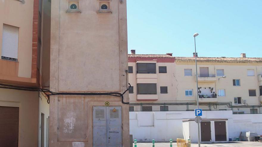 El Ayuntamiento de Onda eliminará la torre de luz en la calle San Elías. | MEDITERRÁNEO