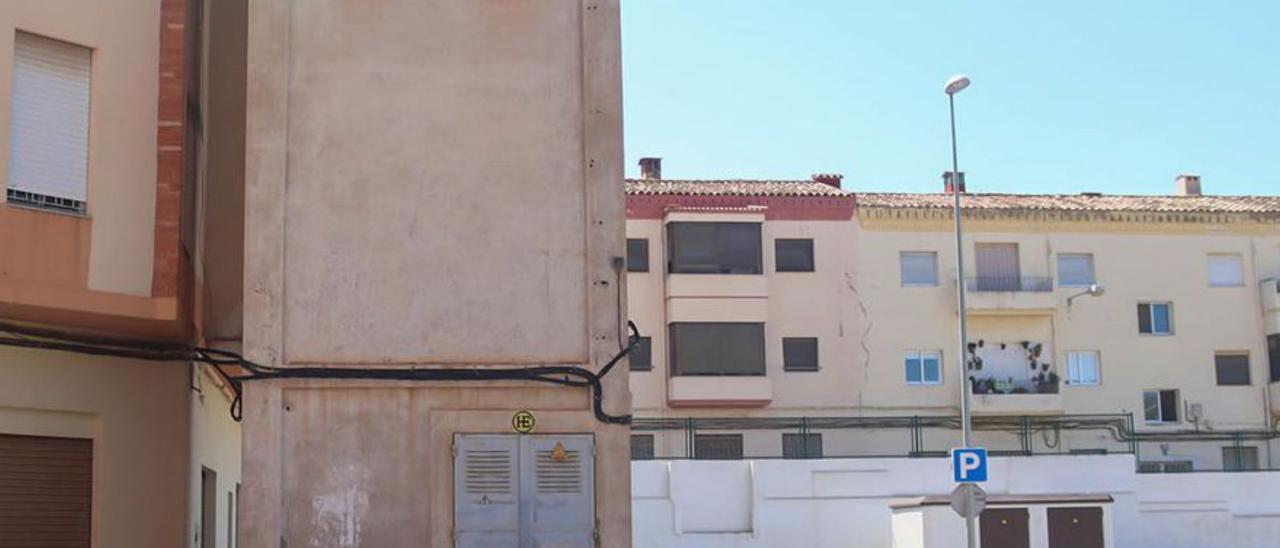 El Ayuntamiento de Onda eliminará la torre de luz en la calle San Elías.  | MEDITERRÁNEO