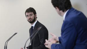 Juan García-Gallardo, de Vox, y Alfonso Fernández Mañueco, del PP, durante el anuncio de su acuerdo de gobierno. 
