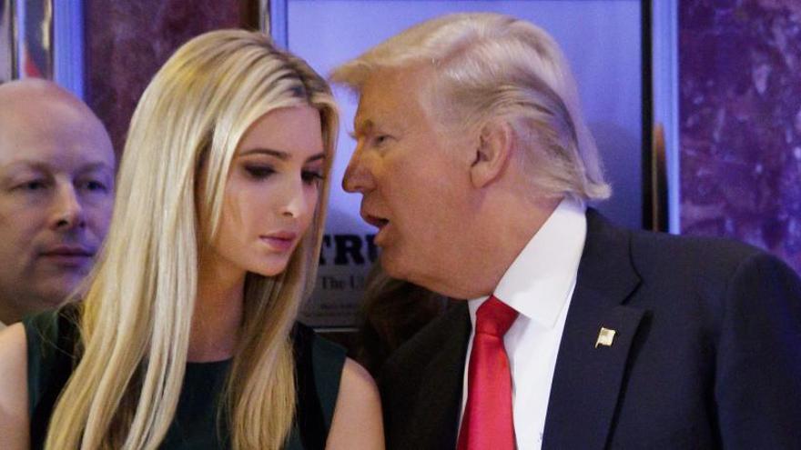 Trump critica a una cadena de tiendas por retirar la línea de ropa de Ivanka