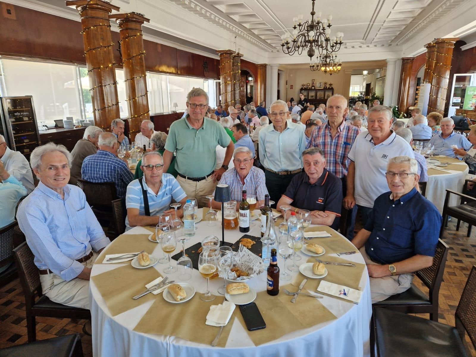 Risas y anécdotas en la comida anual de «A Morriña de Pescanova»