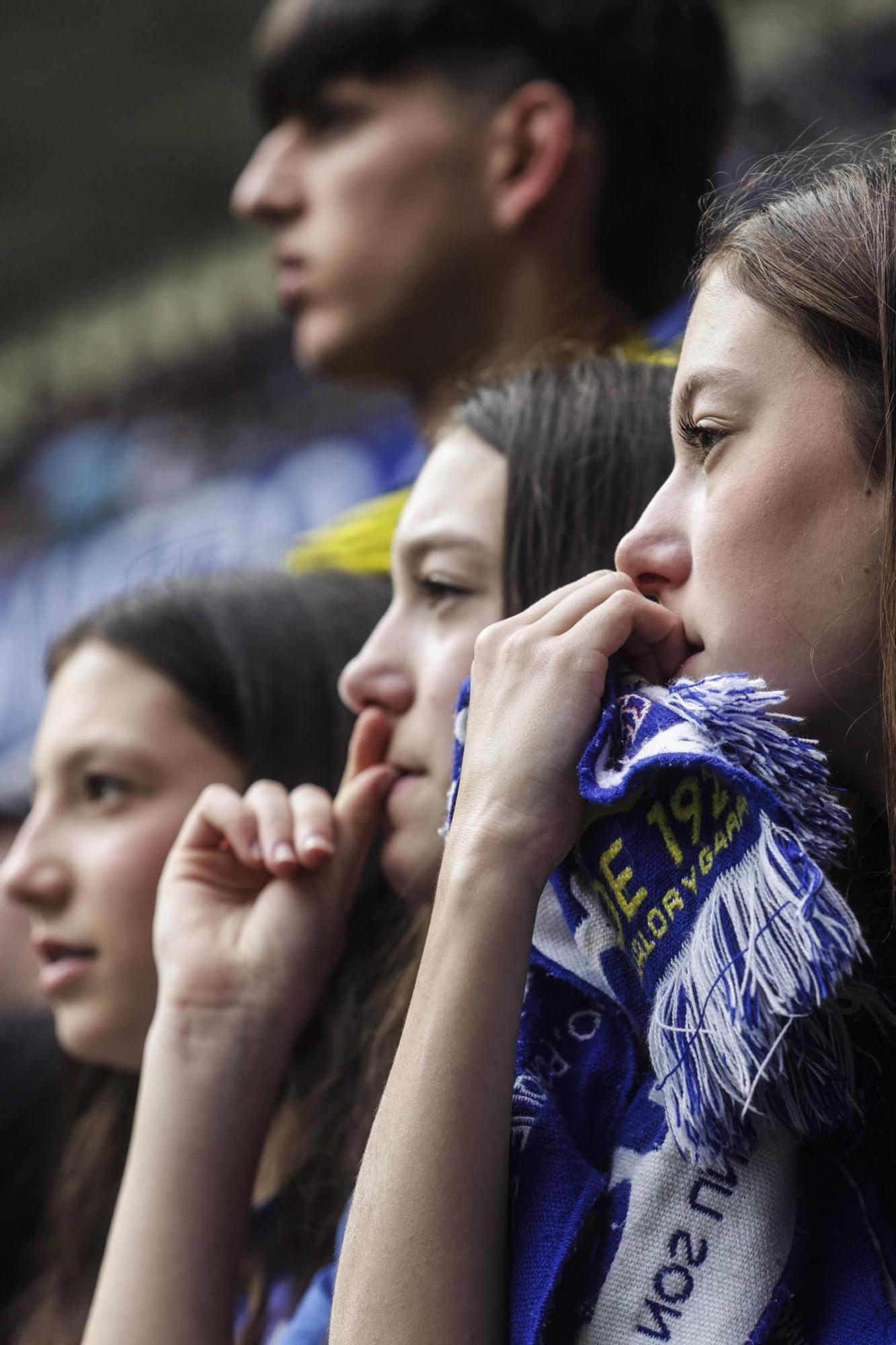 EN IMÁGENES: Ambientazo en la valiosa victoria del Oviedo contra el Zaragoza