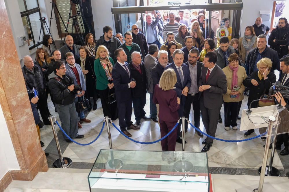 José Luis Rodríguez Zapatero inaugura en Elda la exposición de la vara de Azaña