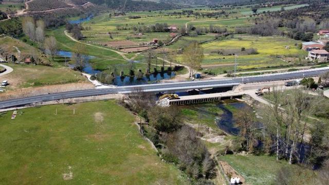 Nuevo puente sobre el río Aliste en Domez. | Ch. S.