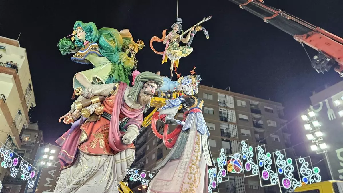 Vuelve la carrera desbocada por plantar la falla más grande en Especial