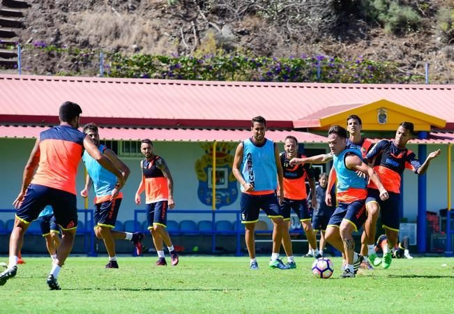 Entrenamiento UD Las Palmas en Barranco Seco ...