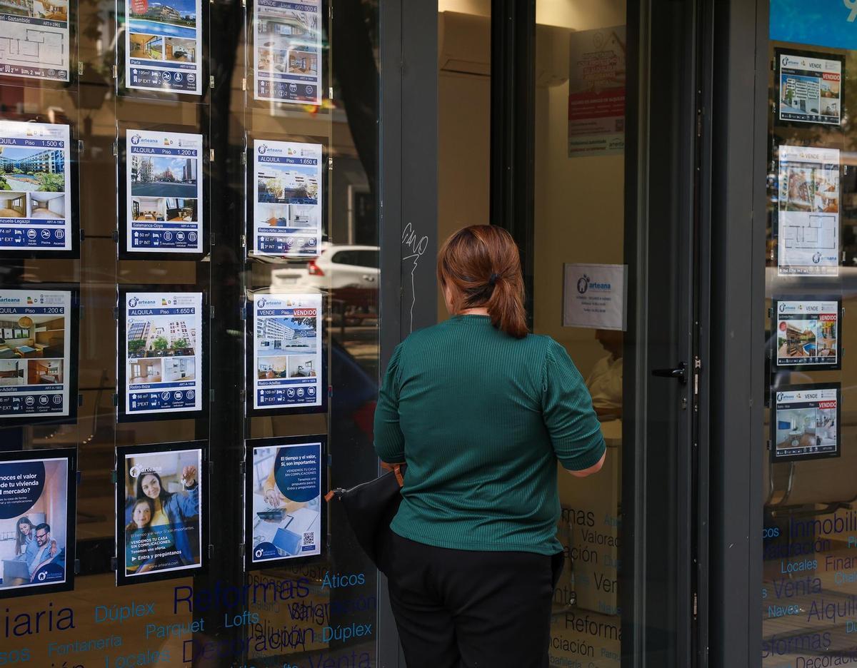 Escaparate de una inmobiliaria.