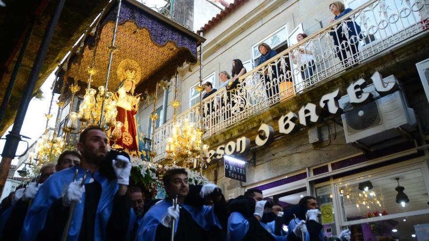 Procesión del Viernes de Los Dolores el año pasado en Cangas.// Gonzalo Núñez