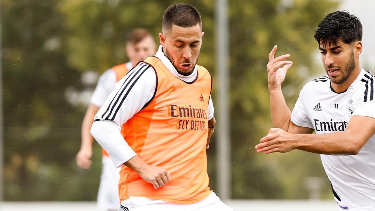 Eden Hazard, junto a Marco Asensio en un entrenamiento del Real Madrid