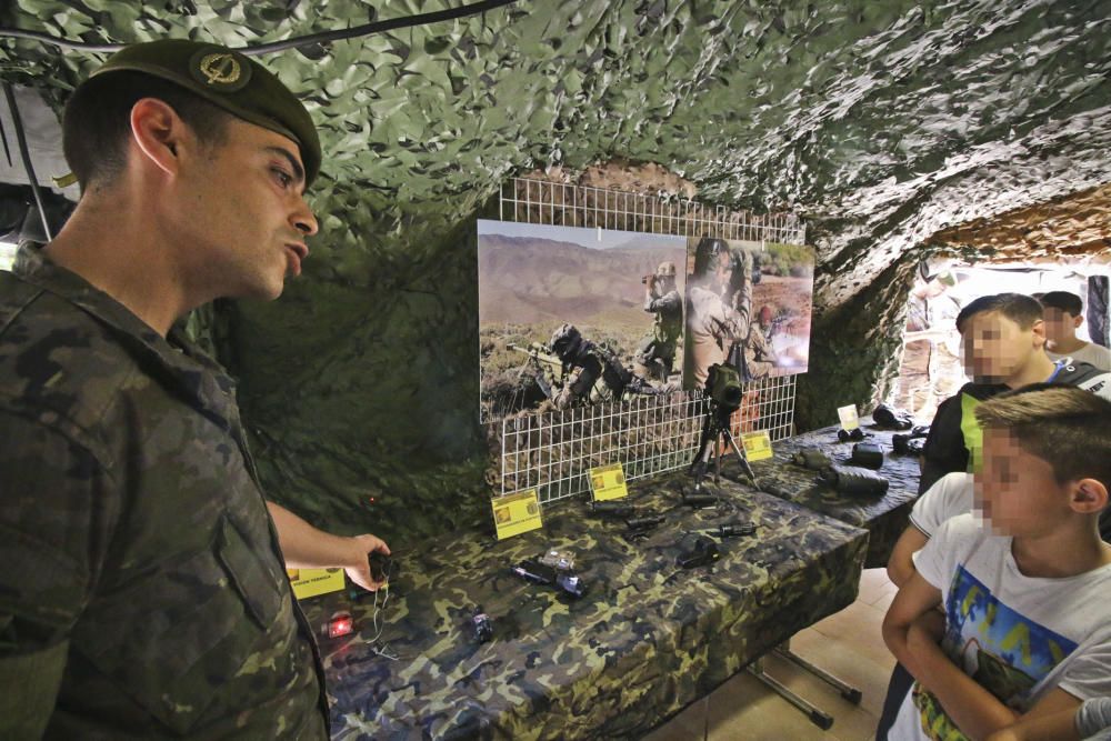 Exposición de vehículos y material militar en Orih