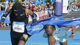 Llegada de infarto en el Zurich Maratón de Sevilla: Kitata gana a Hiyrden por milímetros