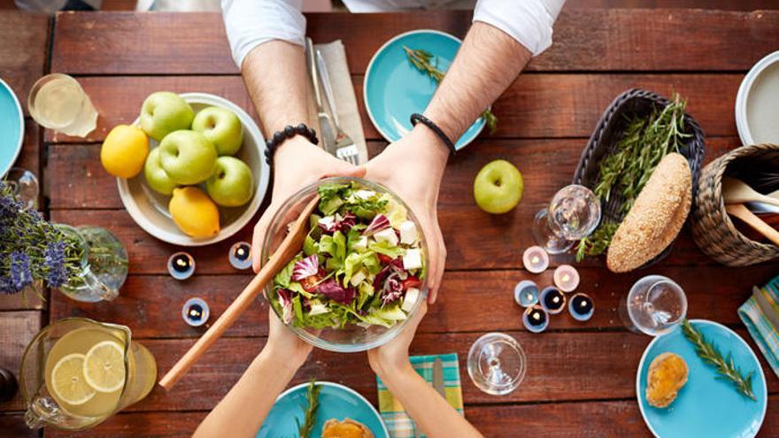 Los alimentos saciantes favorecen no picar entre horas.