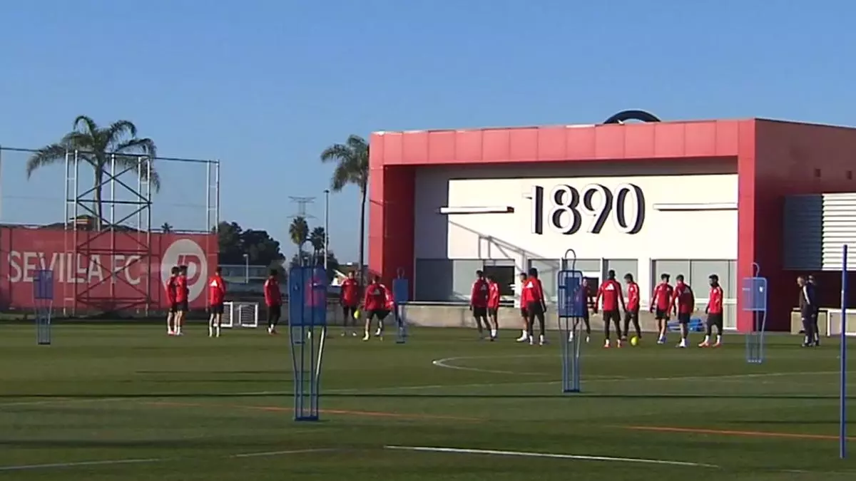 El Sevilla ya mira al Levante con novedades en el entrenamiento