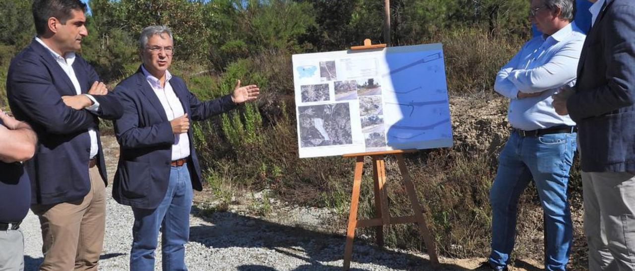 Visita al polígono de Pereiro de Aguiar, ayer.   | // FERNANDO CASANOVA