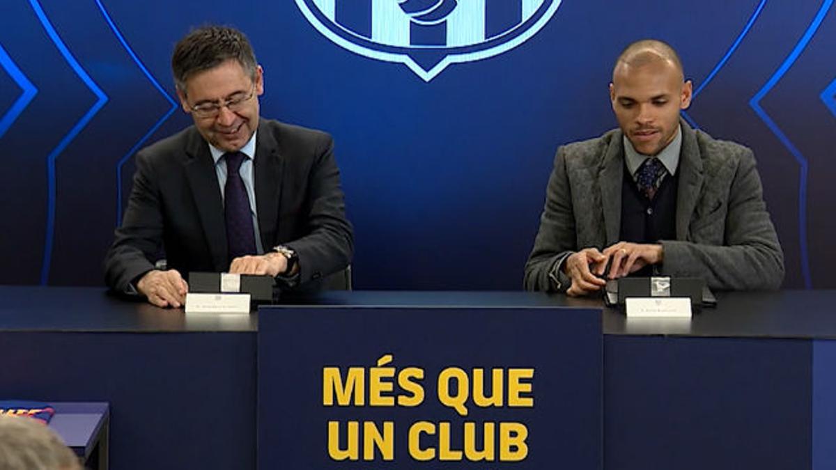 Martin Braithwaite realizó la firma del contrato junto a Bartomeu