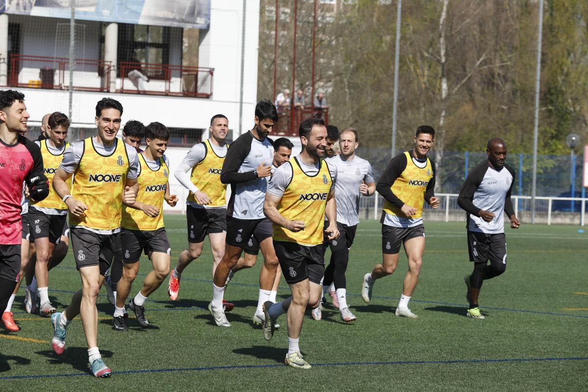EN IMÁGENES: Así ha sido el primer entrenamiento de Lolo Escobar al frente del Avilés EN IMÁGENES: Así ha sido el primer entrenamiento de Lolo Escobar al frente del Avilés