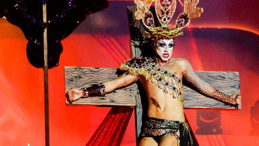 Un sevillano lleva a Sethlas al juzgado por su actuación en la Gala Drag