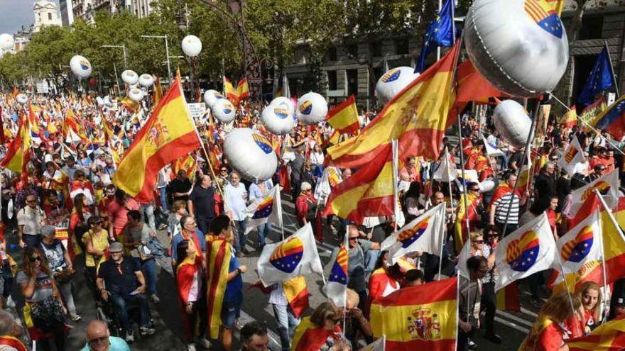 Unas 10.000 personas se manifiestan por la unidad de España en Barcelona