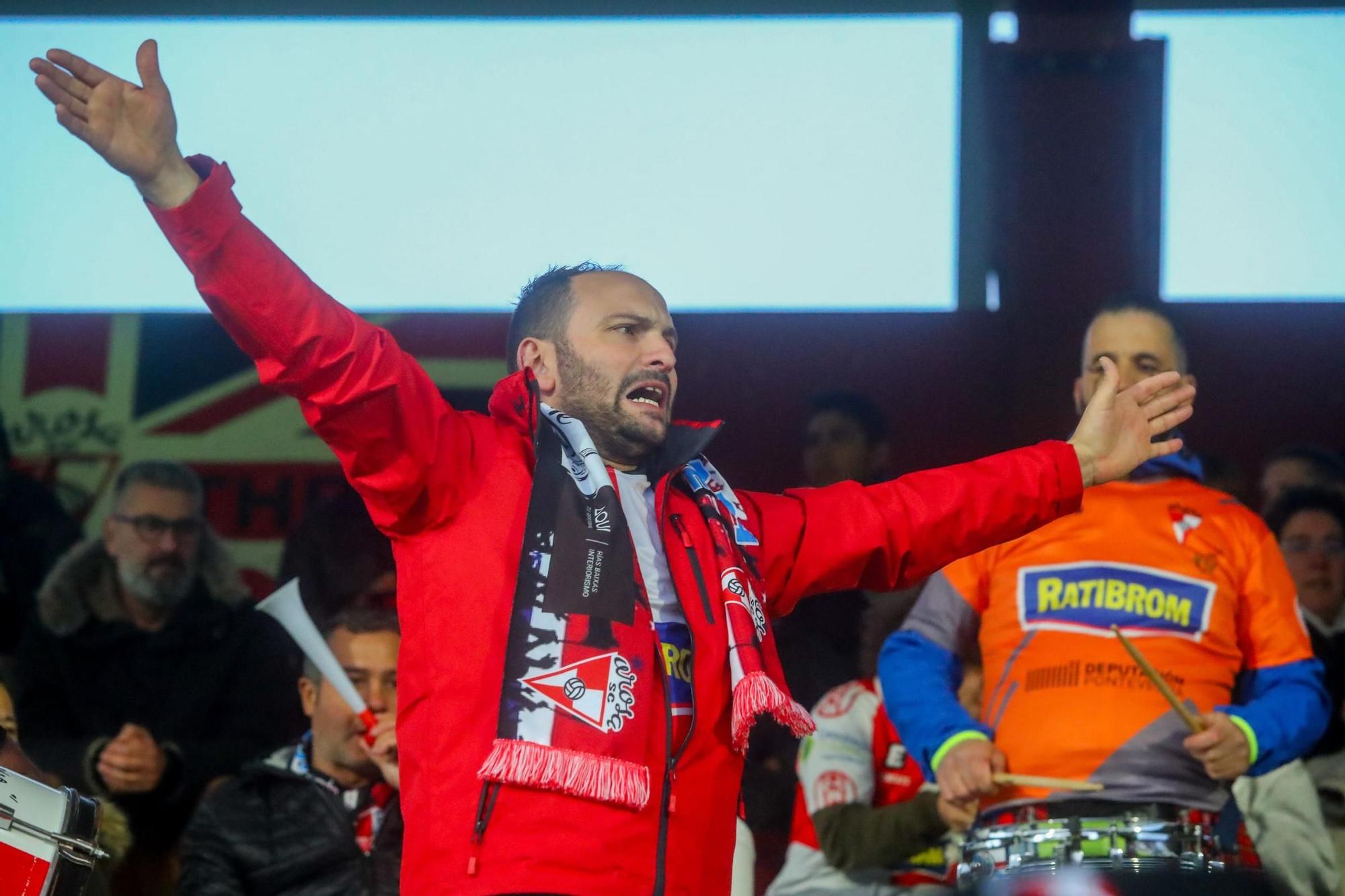 Las mejores imágenes del histórico Arosa-Granada de Copa del Rey