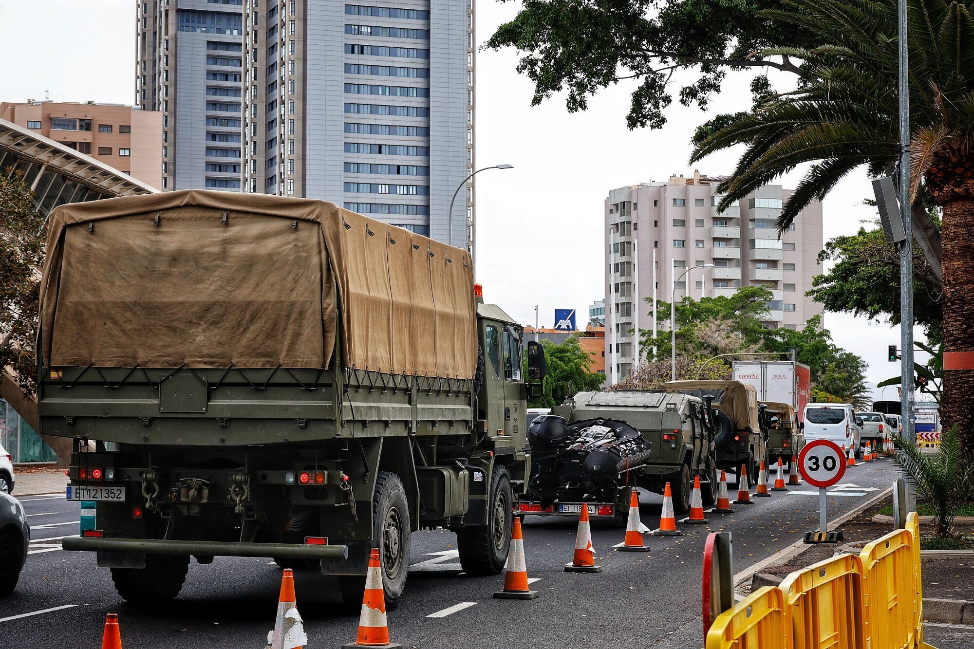 Cortes y colas en Santa Cruz por los preparativos para el Día de las Fuerzas Armadas