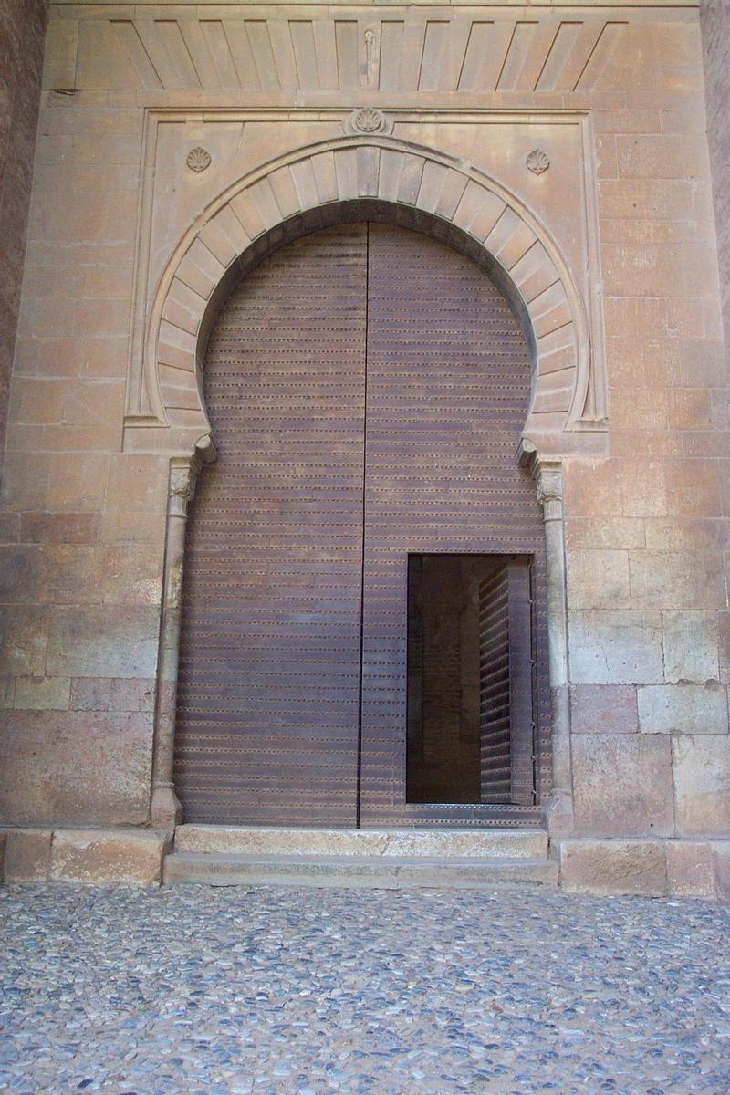 6. Si quieres conquistar Granada… ves a la Puerta de la Justicia