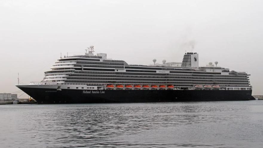 El crucero &#039;Koningsdam&#039; visitó Palma unas horas y por la tarde puso rumbo a Barcelona.