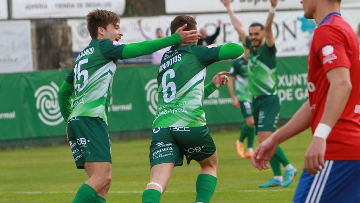 El Arenteiro celebrando un gol en Espiñedo. |  // IÑAKI OSORIO