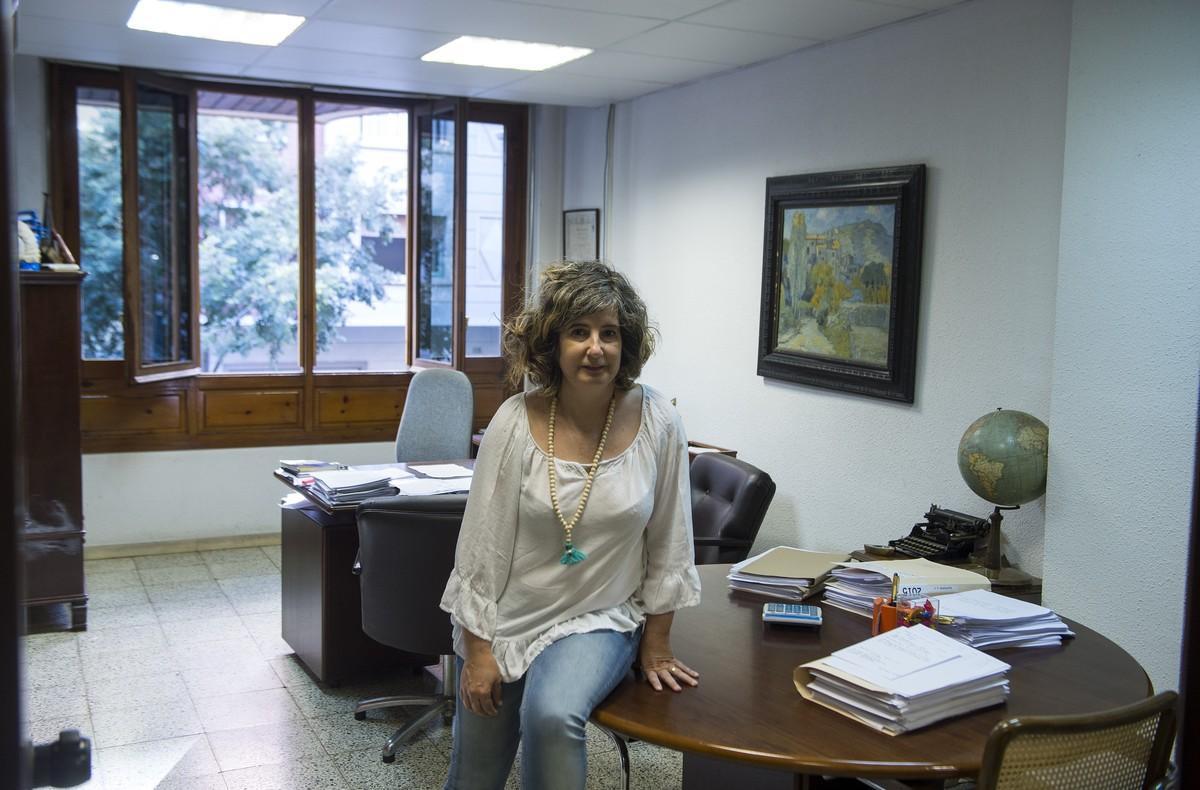 Mireia Grau, abogada autónoma, en su despacho de Barcelona. 