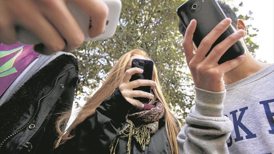 4.800 adolescentes de Castellón están en riesgo de sufrir adicción al móvil