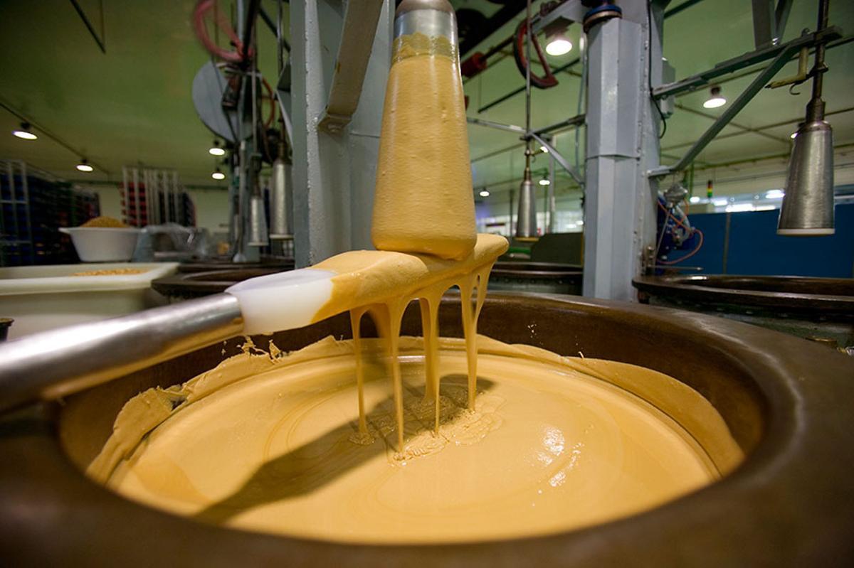 Antiu Xixona ha formado parte de una tradición empresarial en la que la artesanía fue dando paso a la industria sin perder su raíz familiar